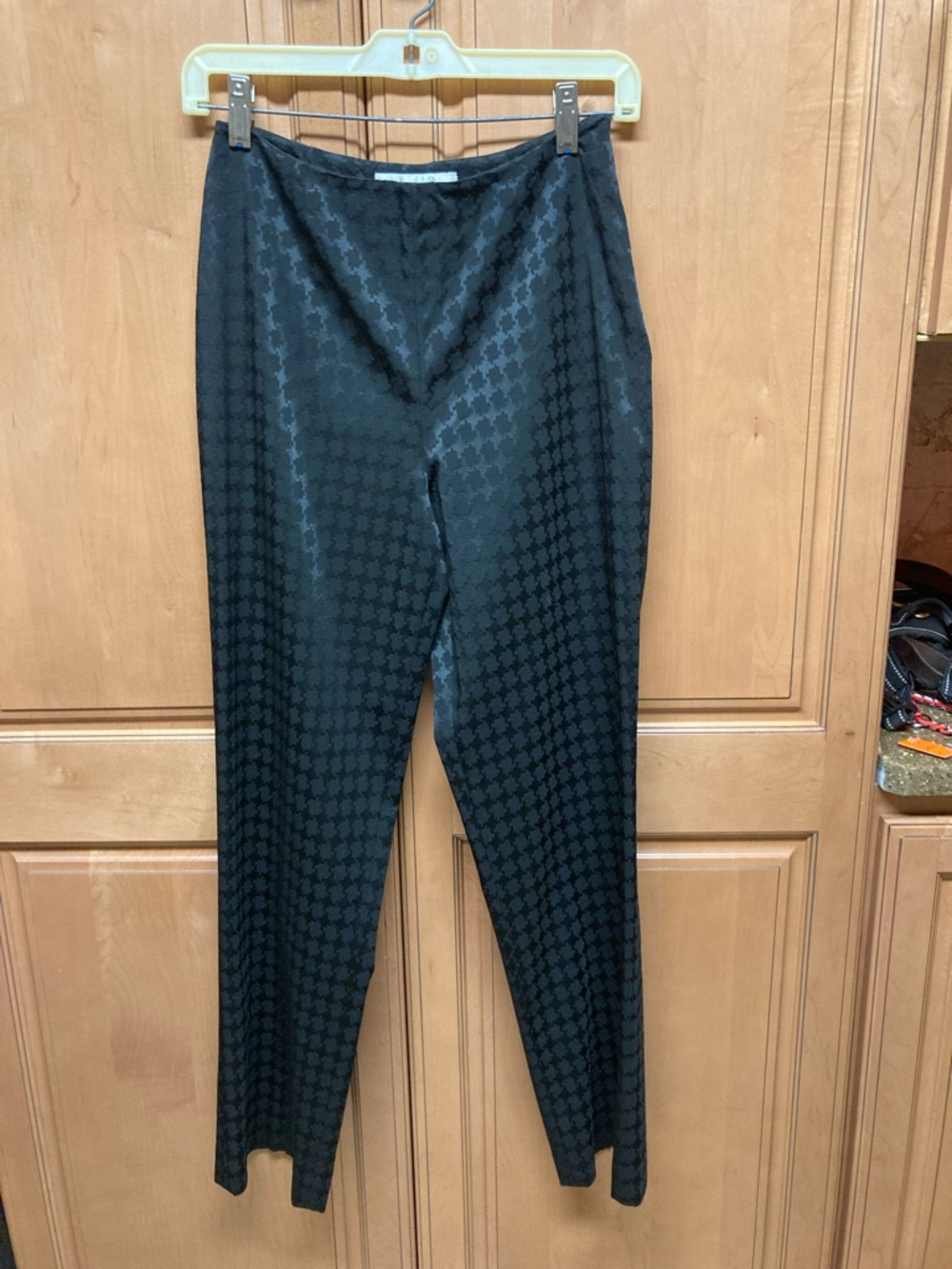 Jones New York Black Subtle Houndstooth Ankle Pants